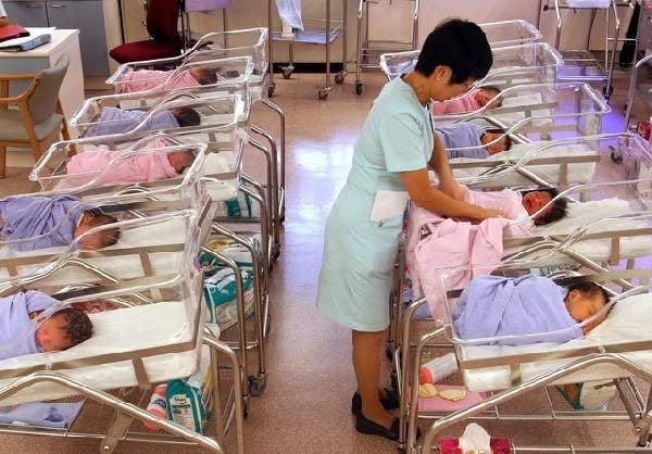 S'porean Mother Finally Gets Pregnant After 11 Years, Slips Into Coma After Giving Birth - World Of Buzz 2