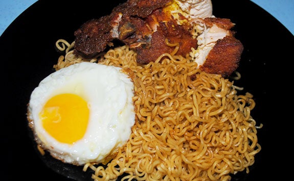Stingy Malaysian BF Asks Girlfriend to Pay RM1.50 for Additional Noodles, Gets Dumped - World Of Buzz