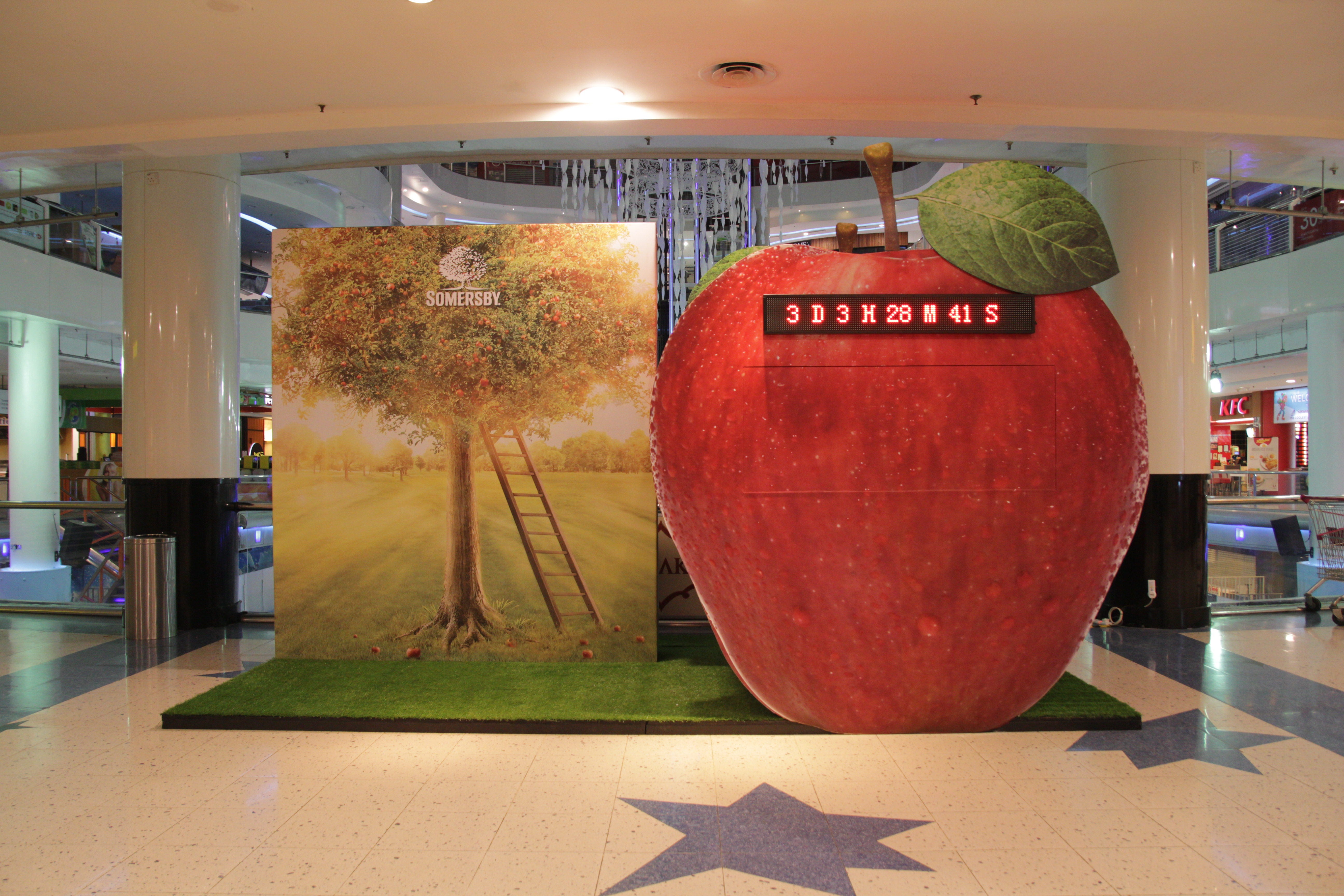 [TEST] Gigantic Apples with Countdown Timers are Popping up Around KL and PJ, But Why?! - World Of Buzz 1
