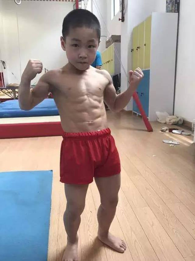 This 7-Year-Old Wows Netizens With His Eight-Pack And Gold Medals - World Of Buzz 2