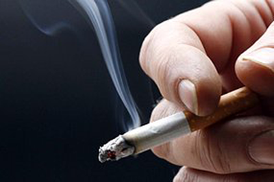 24yo Malaysian Smoker Dies After Doctor Finds Nearly 1 Litre of Pus in Lungs - World Of Buzz 4