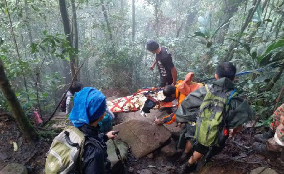 35-Year-Old Collapses And Dies While Hiking Up Gunung Nuang - World Of Buzz 1