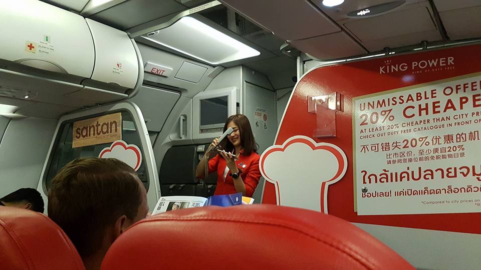 Airasia Flight Attendant Wows Passengers On Delayed Flight By Sweetly Singing &Quot;I'm Yours&Quot; - World Of Buzz