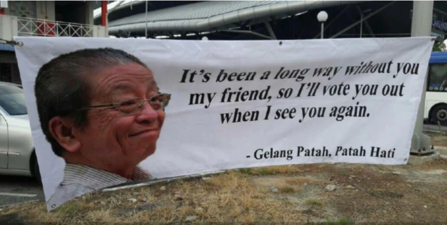 Banners with Pop Song Lyrics Targeting Lim Kit Siang Mysteriously Appear in Gelang Patah - World Of Buzz 1