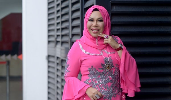 Datuk Seri Vida Reportedly Dating Man who Meets All Her "Husband Criteria" - World Of Buzz