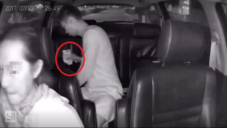Grab Passenger Caught On Camera Casually Stealing More Than Rm944 From Driver's Car - World Of Buzz 1