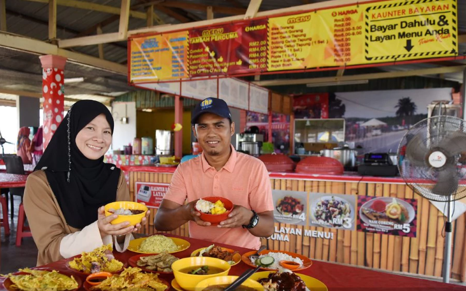 Kind-Hearted Malaysians Give Unlimited Free Refills for Customers at Their Food Stall - World Of Buzz 2