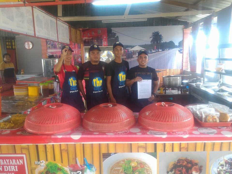 Kind-Hearted Malaysians Give Unlimited Free Refills for Customers at Their Food Stall - World Of Buzz 4
