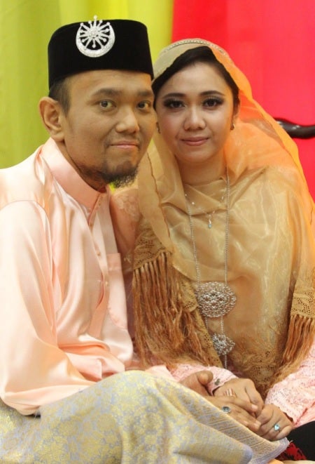 Lady Converts to Islam and Marries College Sweetheart with Stage-Four Cancer - World Of Buzz 3
