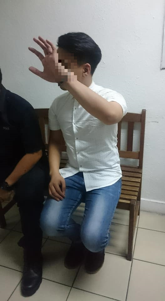 Local Ph.d Student Caught Recording Other Guys In Serdang Shopping Mall's Toilet - World Of Buzz