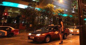 Malaysian Man Who Crossdressed Gets Fined After Saying &Quot;Hai Bang, Jom Hotel&Quot; To Policeman - World Of Buzz