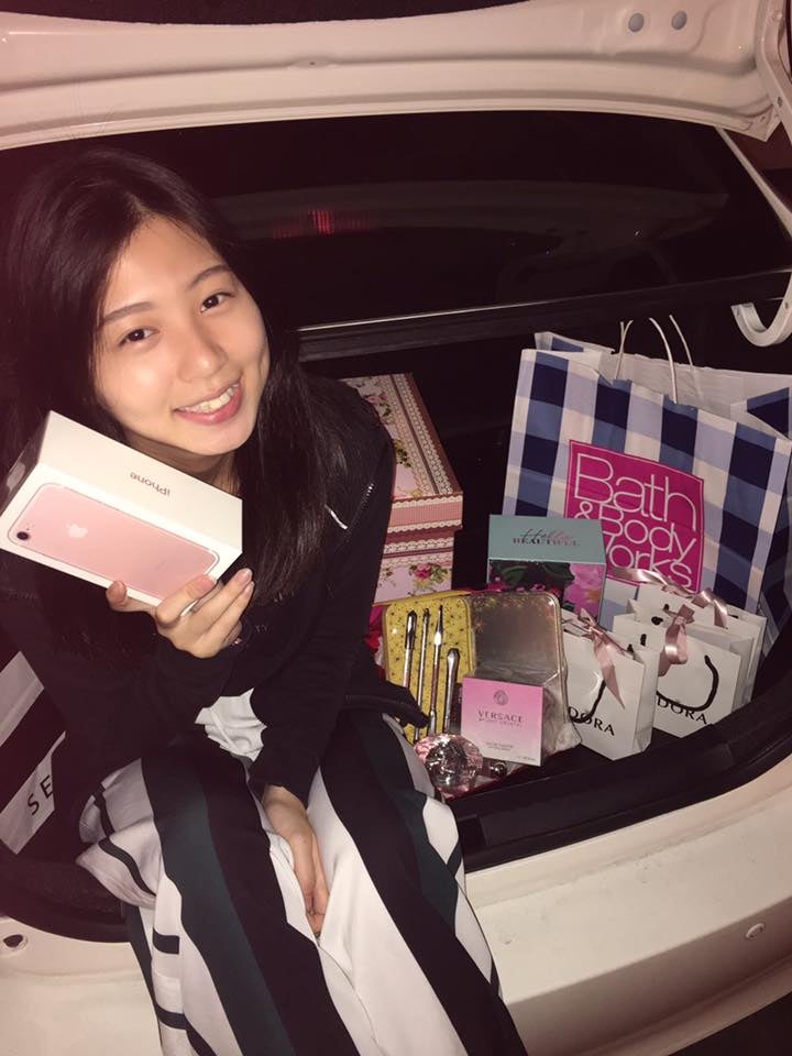 M'sian Boyfriend Surprises Girlfriend with Boot Full of Birthday Presents Second Year in a Row - World Of Buzz