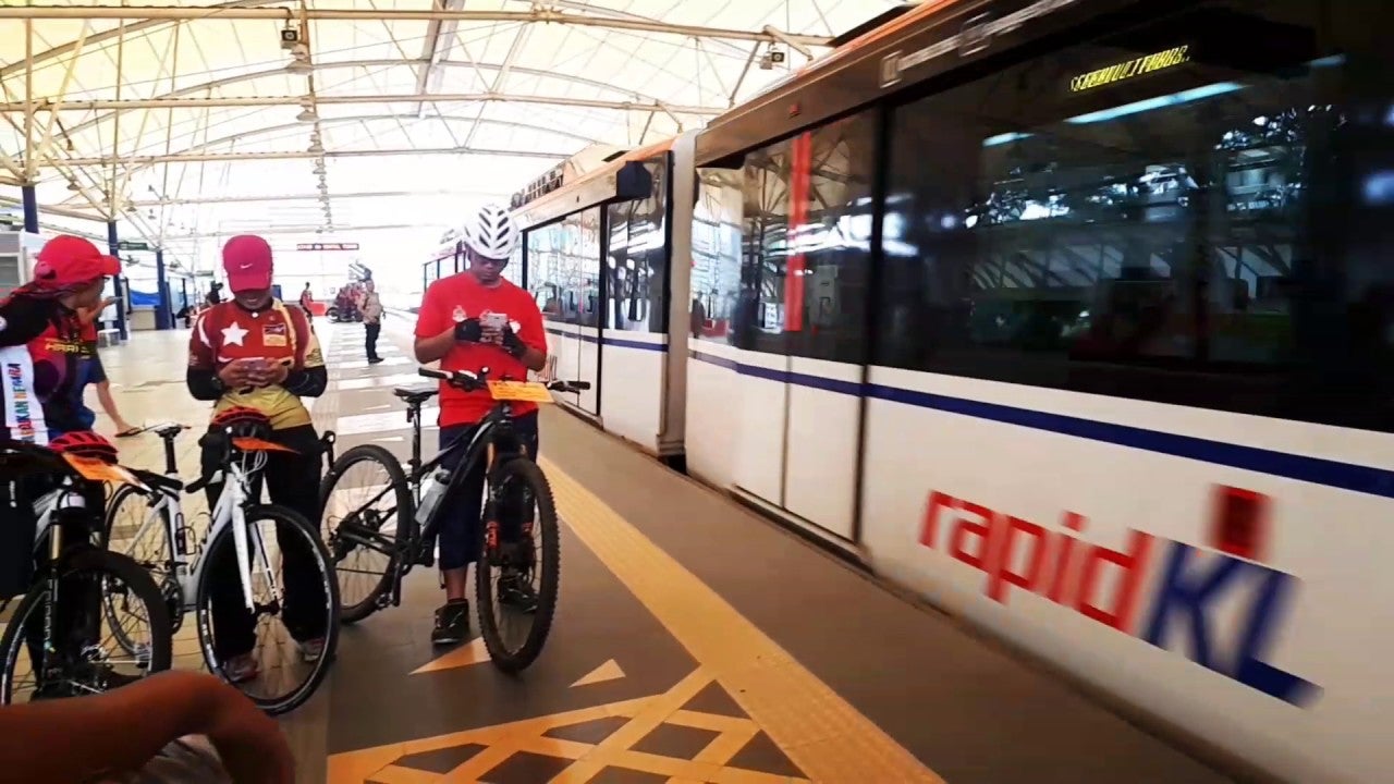 Normal bicycles now allowed on the LRT on certain days - World Of Buzz 1