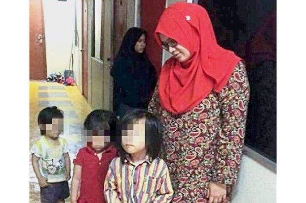 Parents Accused of Neglecting Children Claims They Were Set up By Neighbours - World Of Buzz 1