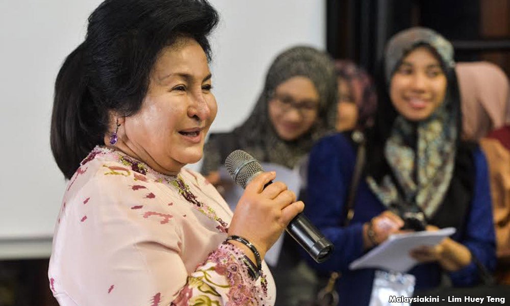 Rosmah Receives 'Tokoh Wanita' Award, Encourages Others to Learn from Her - World Of Buzz 1