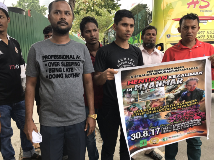 Shocking Video Shows Over 1,000 Rohingyas Protesting in Ampang Park, KL - World Of Buzz 3
