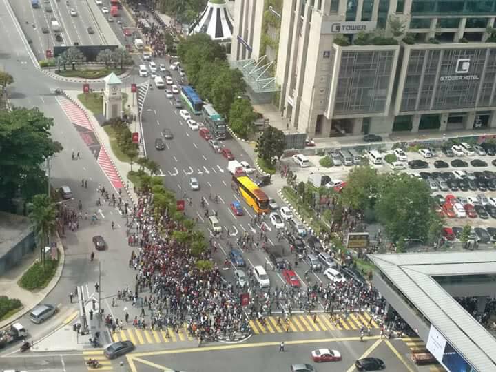 Shocking Video Shows Over 1,000 Rohingyas Protesting in Ampang Park, KL - World Of Buzz