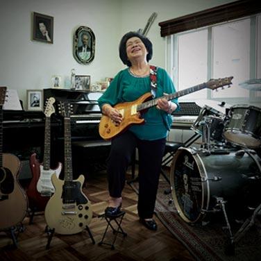 S'pore's Very Own 81yo Rocker Granny Set to Perform for the National Day Parade - World Of Buzz 1