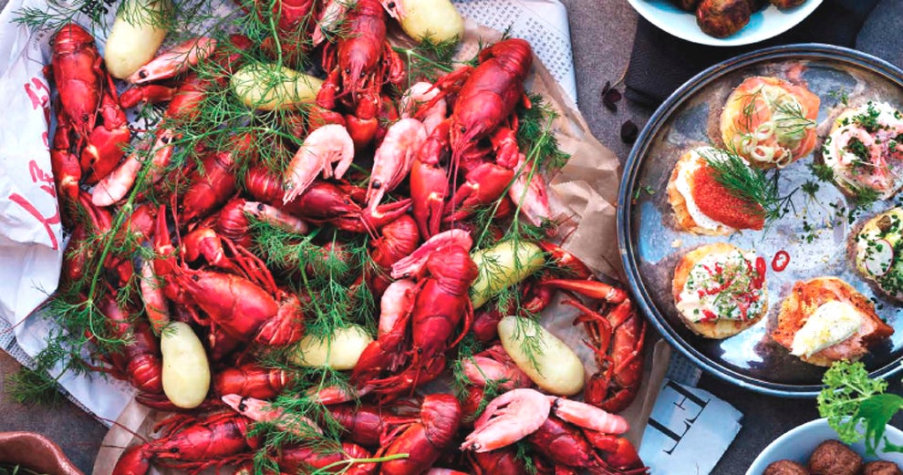 This Buffet Dinner at IKEA Restaurant Serves Abundance of Crayfish to Seafood-Lovers! - World Of Buzz