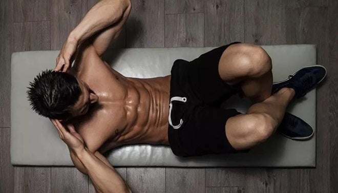 Young Man Tries to Get Six Pack Abs, Almost End Up with Kidney Failure Instead - World Of Buzz 1