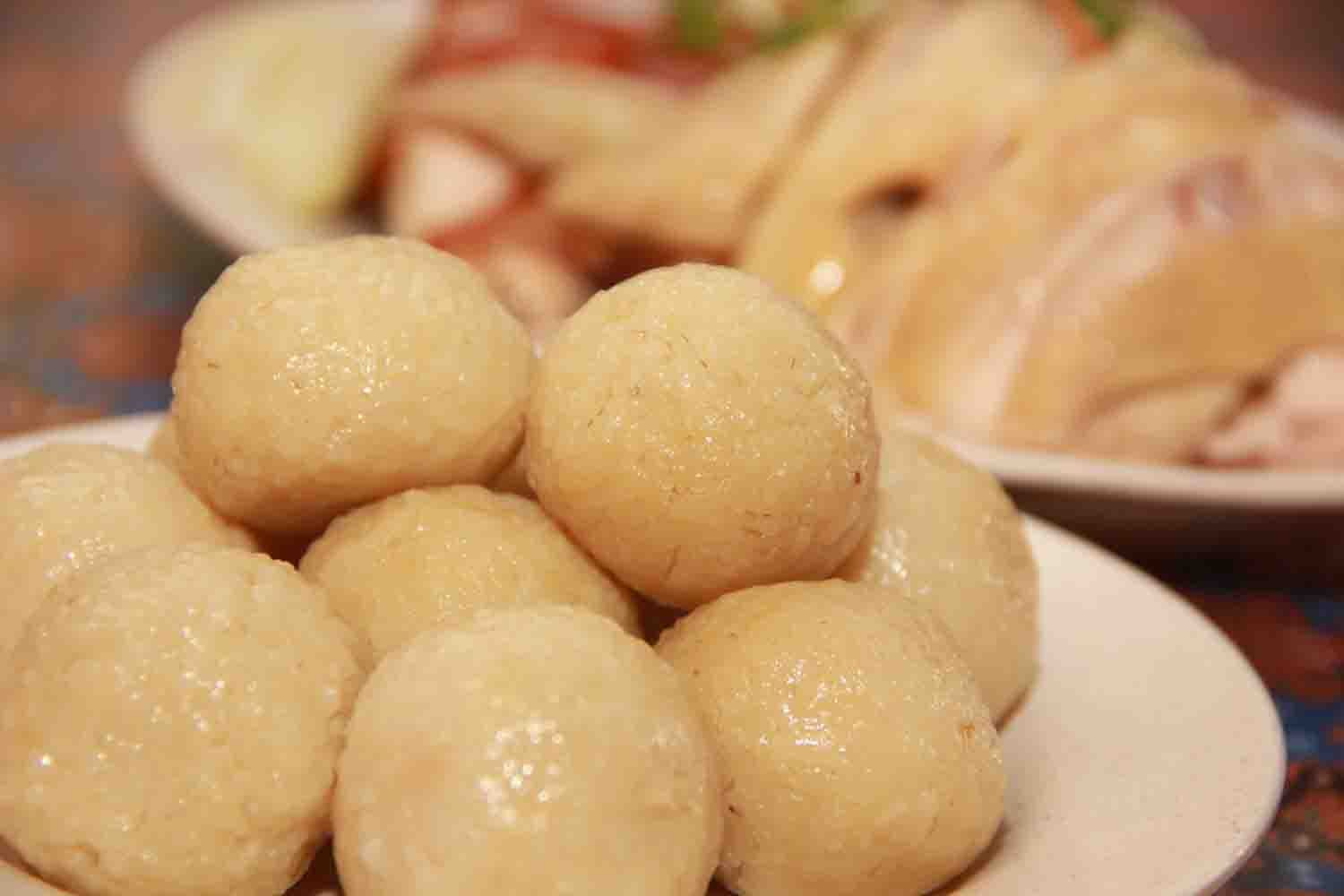 Have You Ever Wondered About The History Of Melaka's Chicken Rice Balls? - World Of Buzz