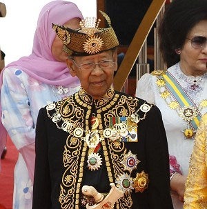 Late Kedah Sultan's Grandaughter's Post About Her 'Tok' Gets M'sians Tearing Up - World Of Buzz