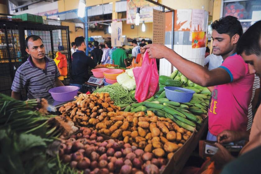 Locals Complain That Foreigners Are Taking Over Wet Markets In Klang Valley - World Of Buzz 2
