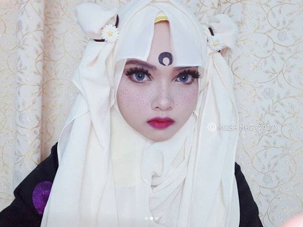 Malaysian Cosplayer Wows Netizens by Getting Creative with Her Headscarves - WORLD OF BUZZ