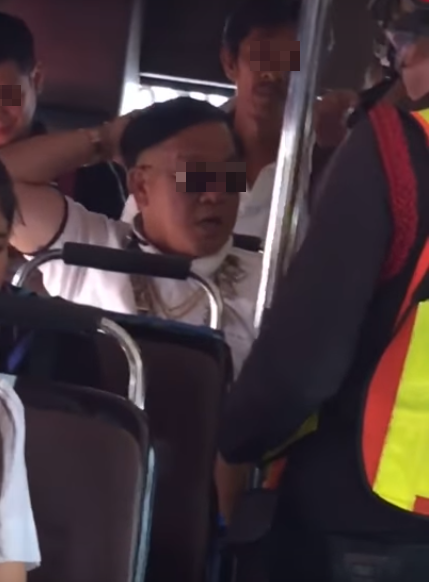 Man Kicked Out Of Bangkok Bus By Police For Showing Porn To Other Passengers - World Of Buzz
