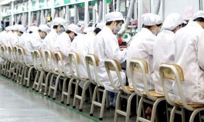 Man Slips Into Factory Manufacturing Iphone In China And Discovers The Brutal Truths - World Of Buzz