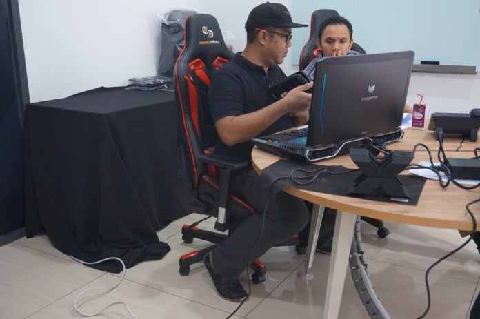 Meet The First Malaysian to Spend Nearly RM40,000 On This Laptop - WORLD OF BUZZ