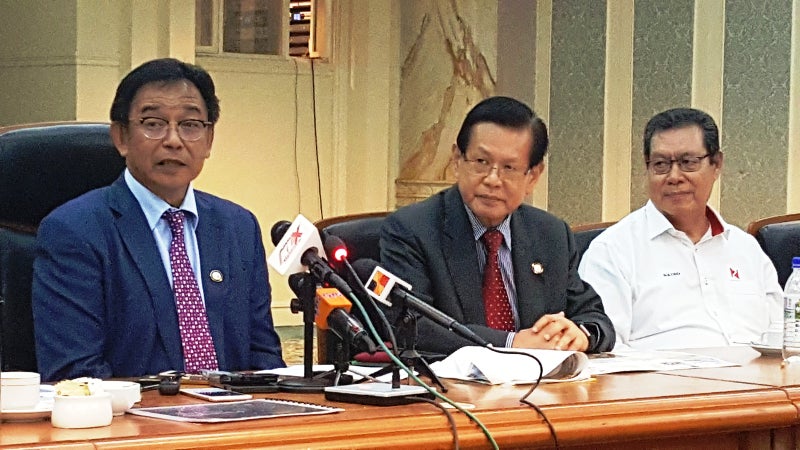 Minister Disagrees With Extremists, Welcomes Oktoberfest In Sarawak, Disagrees - World Of Buzz