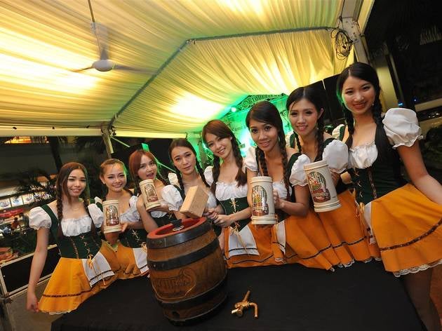 PAS Moves On to Protest Against Selangor's 2017 Oktoberfest - WORLD OF BUZZ 2
