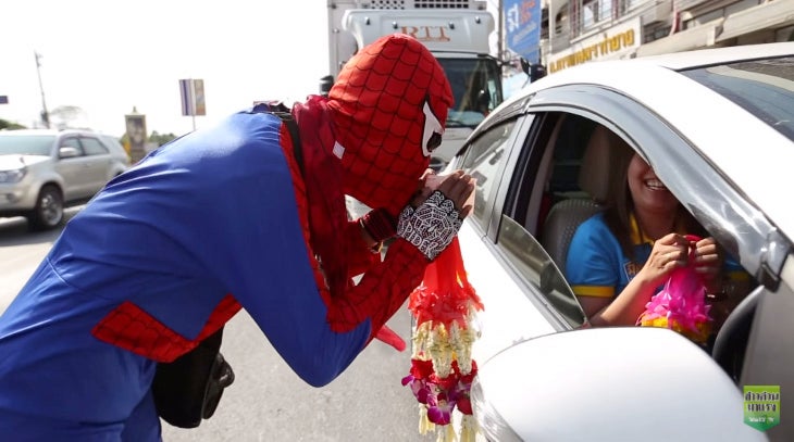 "Spider-Man" Seen Rushing to Help Motorcyclist Injured in Accident - World Of Buzz 4