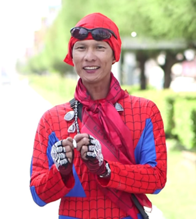 &Quot;Spider-Man&Quot; Seen Rushing To Help Motorcyclist Injured In Accident - World Of Buzz 5