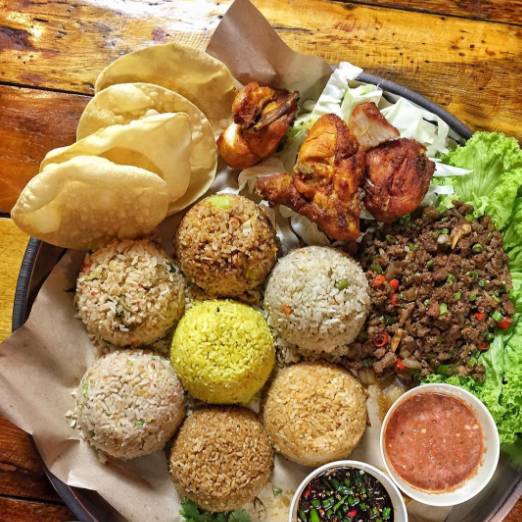 This Restaurant in Perak Serves Burgers and Fried Rice of EPIC Proportions! - WORLD OF BUZZ 3