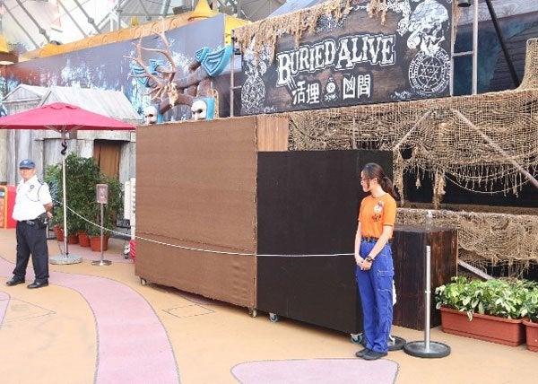 Young Man Dies After Getting Hit on the Head in HK Ocean Park's Haunted House - WORLD OF BUZZ 2