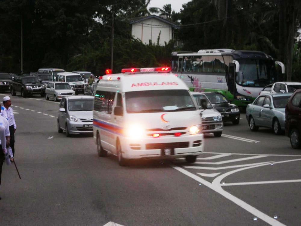 16 Basic Traffic Rules Malaysians Always Do WRONG! - WORLD OF BUZZ 15