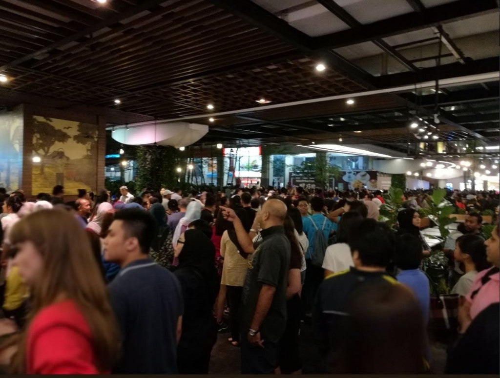 Breaking: Fire Breaks Out In Mid Valley Megamall, Shoppers Forced To Evacuate - World Of Buzz 1