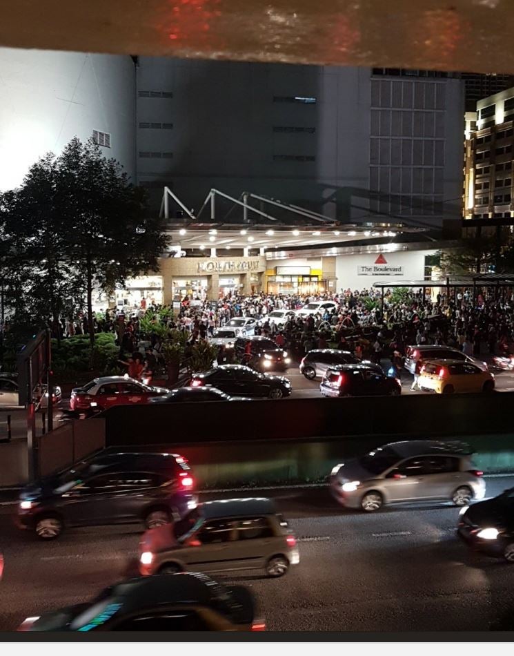 Breaking: Fire Breaks Out In Mid Valley Megamall, Shoppers Forced To Evacuate - World Of Buzz