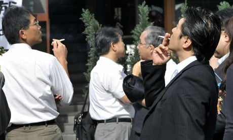 Company Gives Non-Smokers Extra 6 Days Leave to Compensate for Smoke Breaks - WORLD OF BUZZ 1