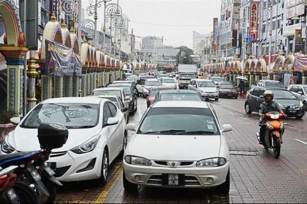 Dbkl Taking Stern Action Against Motorists Who Double Park In Brickfields - World Of Buzz