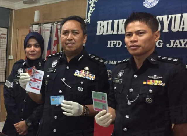 Foreigners Busted Selling All Sorts of Fake Official Documents As Cheap As RM400 - WORLD OF BUZZ