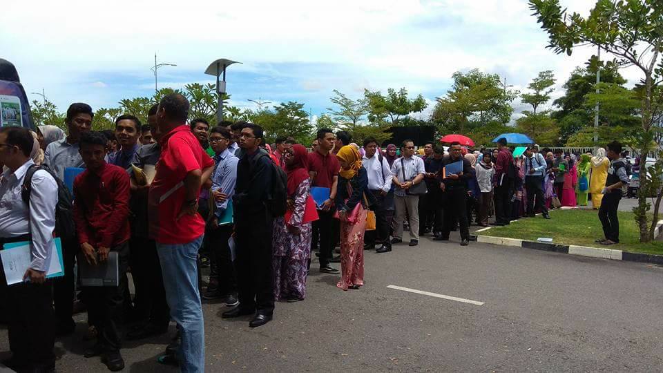 Hopeful Jobseekers Slam "Largest" Kedah Career Fair for Scamming Their Money - WORLD OF BUZZ