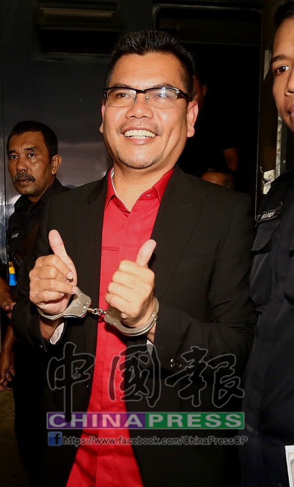 Jamal Arrested for Smashing Beer, Selangor Umno Denies Relation to Incident - WORLD OF BUZZ 4