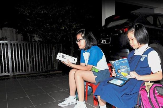 Kids In Johor Wake Up As Early As 4.15Am Just To Attend School In Singapore - World Of Buzz 1
