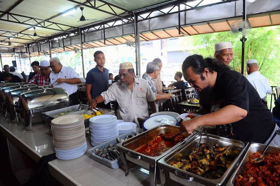 Malaysians Can Enjoy 3 Years of FREE FOOD Every Day at This Restaurant - WORLD OF BUZZ 5
