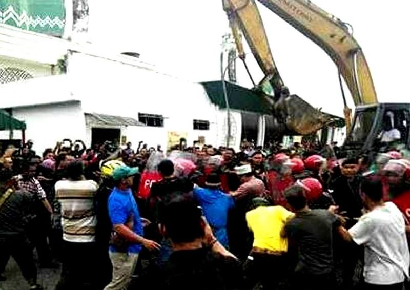 Malaysians Had Their Homes Demolished Despite Stop Orders From Authorities - WORLD OF BUZZ 1