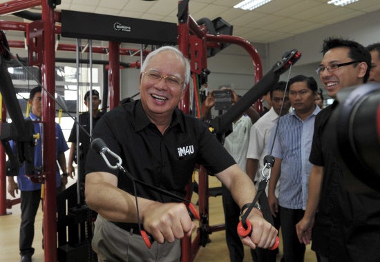 PM Najib Encourages M'sians to Keep Fit, Says He Wants Body Like KJ - WORLD OF BUZZ