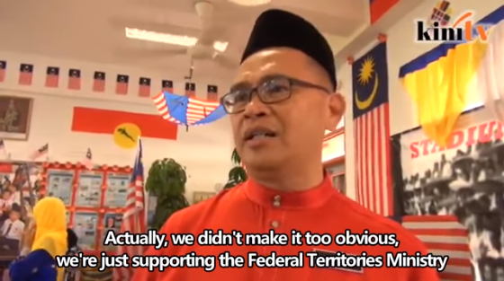 Primary Students Made to Sing UMNO Song and Wave UMNO Flags During School Event - WORLD OF BUZZ 5